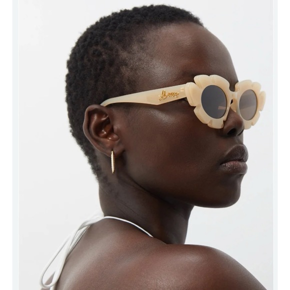 Loewe Paula Ibiza Flower
Shaped Sunglasses In Beige Endource New In Case… - Picture 2 of 14